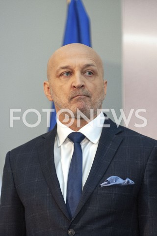  01.02.2019 WARSZAWA<br />PODPISANIE DEKLARACJI ZALOZYCIELSKIEJ KOALICJI EUROPEJSKIEJ DLA POLSKI PRZEZ BYLYCH PREMIEROW I MINISTROW SPRAW ZAGRANICZNYCH<br />N/Z KAZIMIERZ MARCINKIEWICZ<br /> 