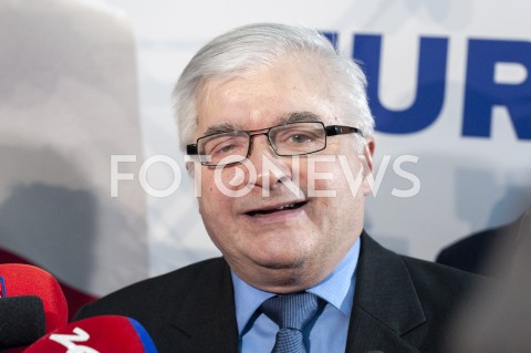  01.02.2019 WARSZAWA<br />PODPISANIE DEKLARACJI ZALOZYCIELSKIEJ KOALICJI EUROPEJSKIEJ DLA POLSKI PRZEZ BYLYCH PREMIEROW I MINISTROW SPRAW ZAGRANICZNYCH<br />N/Z WLODZIMIERZ CIMOSZEWICZ<br /> 