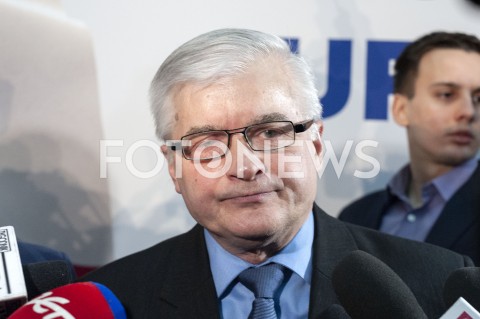  01.02.2019 WARSZAWA<br />PODPISANIE DEKLARACJI ZALOZYCIELSKIEJ KOALICJI EUROPEJSKIEJ DLA POLSKI PRZEZ BYLYCH PREMIEROW I MINISTROW SPRAW ZAGRANICZNYCH<br />N/Z WLODZIMIERZ CIMOSZEWICZ<br /> 