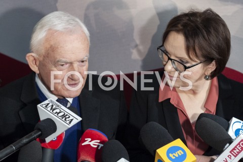  01.02.2019 WARSZAWA<br />PODPISANIE DEKLARACJI ZALOZYCIELSKIEJ KOALICJI EUROPEJSKIEJ DLA POLSKI PRZEZ BYLYCH PREMIEROW I MINISTROW SPRAW ZAGRANICZNYCH<br />N/Z LESZEK MILLER EWA KOPACZ<br /> 