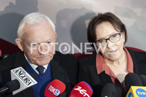  01.02.2019 WARSZAWA<br />PODPISANIE DEKLARACJI ZALOZYCIELSKIEJ KOALICJI EUROPEJSKIEJ DLA POLSKI PRZEZ BYLYCH PREMIEROW I MINISTROW SPRAW ZAGRANICZNYCH<br />N/Z LESZEK MILLER EWA KOPACZ<br /> 