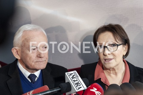  01.02.2019 WARSZAWA<br />PODPISANIE DEKLARACJI ZALOZYCIELSKIEJ KOALICJI EUROPEJSKIEJ DLA POLSKI PRZEZ BYLYCH PREMIEROW I MINISTROW SPRAW ZAGRANICZNYCH<br />N/Z LESZEK MILLER EWA KOPACZ<br /> 
