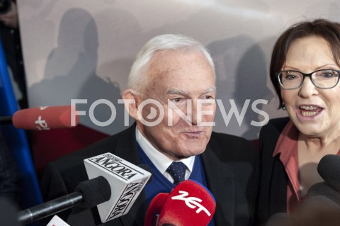  01.02.2019 WARSZAWA<br />PODPISANIE DEKLARACJI ZALOZYCIELSKIEJ KOALICJI EUROPEJSKIEJ DLA POLSKI PRZEZ BYLYCH PREMIEROW I MINISTROW SPRAW ZAGRANICZNYCH<br />N/Z LESZEK MILLER EWA KOPACZ<br /> 