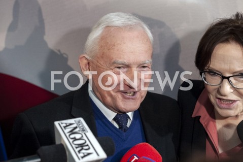  01.02.2019 WARSZAWA<br />PODPISANIE DEKLARACJI ZALOZYCIELSKIEJ KOALICJI EUROPEJSKIEJ DLA POLSKI PRZEZ BYLYCH PREMIEROW I MINISTROW SPRAW ZAGRANICZNYCH<br />N/Z LESZEK MILLER EWA KOPACZ<br /> 