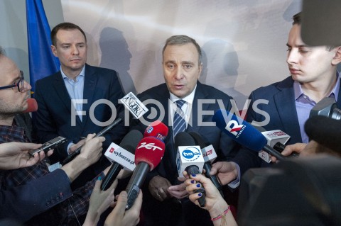  01.02.2019 WARSZAWA<br />PODPISANIE DEKLARACJI ZALOZYCIELSKIEJ KOALICJI EUROPEJSKIEJ DLA POLSKI PRZEZ BYLYCH PREMIEROW I MINISTROW SPRAW ZAGRANICZNYCH<br />N/Z GRZEGORZ SCHETYNA<br /> 