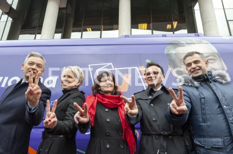  04.02.2019 WARSZAWA<br />KONFERENCJA PARTII WIOSNA PREZENTACJA AUTOKARU WYBORCZEGO<br />N/Z ROBERT BIEDRON MONIKA GOTLIBOWSKA GABRIELA MORAWSKA STANECKA MARCIN ANASZEWICZ KRZYSZTOF GAWKOWSKI<br /> 