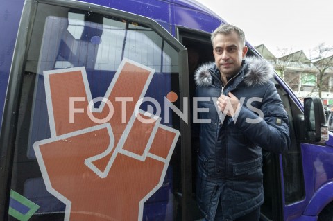  04.02.2019 WARSZAWA<br />KONFERENCJA PARTII WIOSNA PREZENTACJA AUTOKARU WYBORCZEGO<br />N/Z KRZYSZTOF GAWKOWSKI AUTOKAR WIOSNA NARESZCIE ZMIANA<br /> 