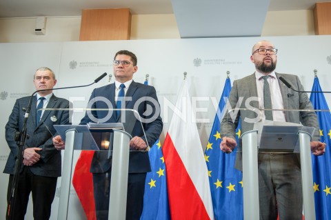  04.02.2019 WARSZAWA<br />KONFERENCJA PRASOWA GLOWNEGO LEKARZA WETERYNARII<br />N/Z PAWEL NIEMCZUK JACEK ZARZECKI MAREK WISLA<br /> 