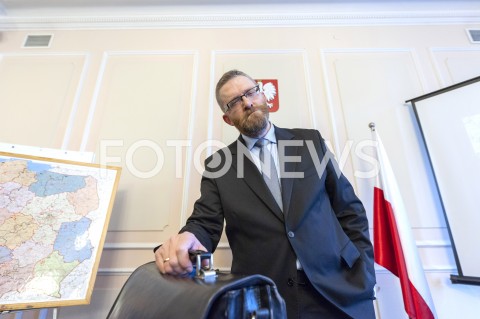  06.02.2019 WARSZAWA SEJM<br />PREZENTACJA RAPORTU SRODOWISK PRAWICOWYCH NA TEMAT STANU POLSKIEJ ARMII<br />N/Z GRZEGORZ BRAUN<br /> 