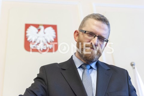  06.02.2019 WARSZAWA SEJM<br />PREZENTACJA RAPORTU SRODOWISK PRAWICOWYCH NA TEMAT STANU POLSKIEJ ARMII<br />N/Z GRZEGORZ BRAUN<br /> 