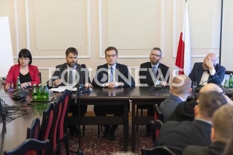  06.02.2019 WARSZAWA SEJM<br />PREZENTACJA RAPORTU SRODOWISK PRAWICOWYCH NA TEMAT STANU POLSKIEJ ARMII<br />N/Z GRZEGORZ BRAUN KAJA GODEK JACEK HOGA ROBERT WINNICKI JANUSZ KORWIN MIKKE<br /> 