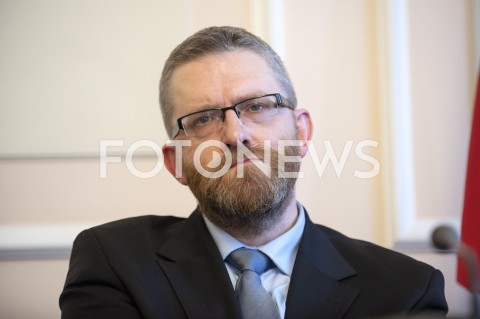  06.02.2019 WARSZAWA SEJM<br />PREZENTACJA RAPORTU SRODOWISK PRAWICOWYCH NA TEMAT STANU POLSKIEJ ARMII<br />N/Z GRZEGORZ BRAUN<br /> 