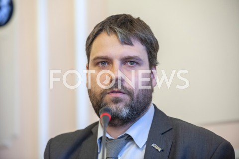  06.02.2019 WARSZAWA SEJM<br />PREZENTACJA RAPORTU SRODOWISK PRAWICOWYCH NA TEMAT STANU POLSKIEJ ARMII<br />N/Z JACEK HOGA<br /> 