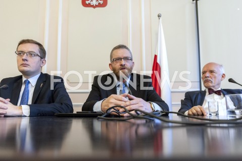  06.02.2019 WARSZAWA SEJM<br />PREZENTACJA RAPORTU SRODOWISK PRAWICOWYCH NA TEMAT STANU POLSKIEJ ARMII<br />N/Z GRZEGORZ BRAUN ROBERT WINNICKI JANUSZ KORWIN MIKKE<br /> 
