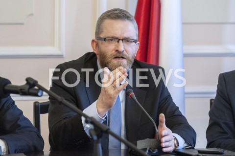  06.02.2019 WARSZAWA SEJM<br />PREZENTACJA RAPORTU SRODOWISK PRAWICOWYCH NA TEMAT STANU POLSKIEJ ARMII<br />N/Z GRZEGORZ BRAUN<br /> 