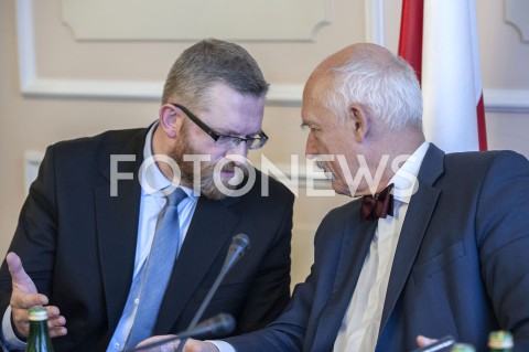  06.02.2019 WARSZAWA SEJM<br />PREZENTACJA RAPORTU SRODOWISK PRAWICOWYCH NA TEMAT STANU POLSKIEJ ARMII<br />N/Z GRZEGORZ BRAUN JANUSZ KORWIN MIKKE<br /> 