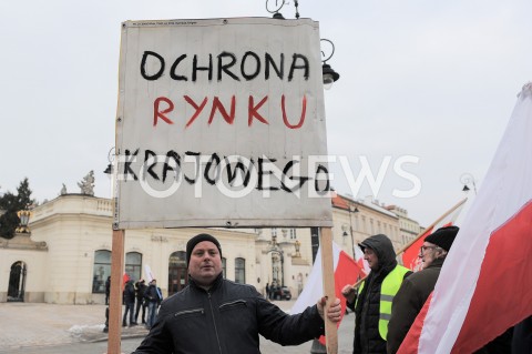  06.02.2019 WARSZAWA<br />PROTEST ROLNIKOW POD PALACEM PREZYDENCKIM<br />N/Z TRANSPARENT<br /> 