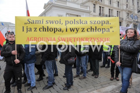  06.02.2019 WARSZAWA<br />PROTEST ROLNIKOW POD PALACEM PREZYDENCKIM<br />N/Z PROTESTUJACY,<br /> 
