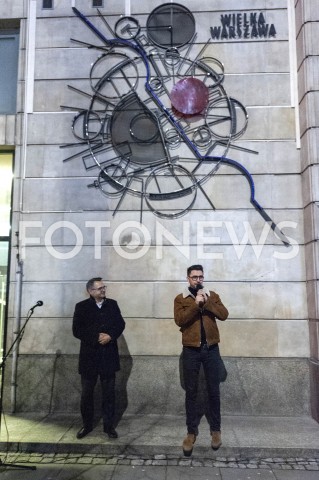  07.02.2019 WARSZAWA<br />ODSLONIECIE NEONU WIELKA WARSZAWA NA MARSZALKOWSKIEJ<br />N/Z AREK ARKADIUSZ VAZ KRZYSZTOF CZUBASZEK BURMISTRZ DZIELNICY SRODMIESCIE NEON<br /> 