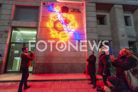  07.02.2019 WARSZAWA<br />ODSLONIECIE NEONU WIELKA WARSZAWA NA MARSZALKOWSKIEJ<br />N/Z AREK ARKADIUSZ VAZ KRZYSZTOF CZUBASZEK BURMISTRZ DZIELNICY SRODMIESCIE NEON<br /> 