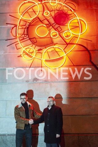  07.02.2019 WARSZAWA<br />ODSLONIECIE NEONU WIELKA WARSZAWA NA MARSZALKOWSKIEJ<br />N/Z AREK ARKADIUSZ VAZ KRZYSZTOF CZUBASZEK BURMISTRZ DZIELNICY SRODMIESCIE NEON<br /> 