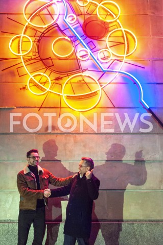  07.02.2019 WARSZAWA<br />ODSLONIECIE NEONU WIELKA WARSZAWA NA MARSZALKOWSKIEJ<br />N/Z AREK ARKADIUSZ VAZ KRZYSZTOF CZUBASZEK BURMISTRZ DZIELNICY SRODMIESCIE NEON<br /> 