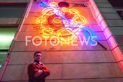 Odsłonięcie neonu "Wielka Warszawa" w Warszawie