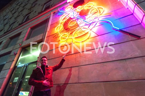  07.02.2019 WARSZAWA<br />ODSLONIECIE NEONU WIELKA WARSZAWA NA MARSZALKOWSKIEJ<br />N/Z AREK ARKADIUSZ VAZ NEON<br /> 