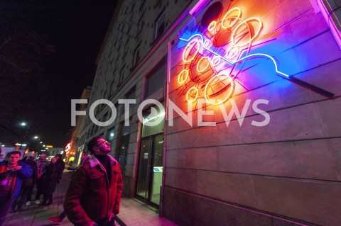  07.02.2019 WARSZAWA<br />ODSLONIECIE NEONU WIELKA WARSZAWA NA MARSZALKOWSKIEJ<br />N/Z AREK ARKADIUSZ VAZ NEON<br /> 