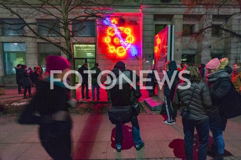  07.02.2019 WARSZAWA<br />ODSLONIECIE NEONU WIELKA WARSZAWA NA MARSZALKOWSKIEJ<br />N/Z NEON WIDZOWIE UCZESTNICY<br /> 