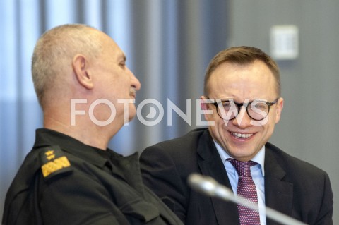  08.02.2019 WARSZAWA<br />ODPRAWA DOTYCZACA WDROZEN W ESCAPE ROOMACH<br />N/Z ARTUR SOBON GENERAL BRYGADIER LESZEK SUSKI KOMENDANT STRAZY POZARNEJ<br /> 