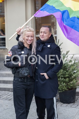  09.02.2019 WARSZAWA<br />PLAC ZBAWICIELA ZNOWU TECZOWY<br />HAPPENING KAMPANII PRZECIW HOMOFOBII<br />N/Z UCZESTNICY WYDARZENIA CZESLAW MOZIL<br /> 