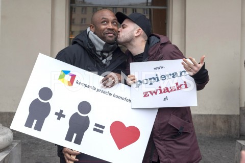  09.02.2019 WARSZAWA<br />PLAC ZBAWICIELA ZNOWU TECZOWY<br />HAPPENING KAMPANII PRZECIW HOMOFOBII<br />N/Z UCZESTNICY WYDARZENIA<br /> 