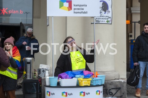  09.02.2019 WARSZAWA<br />PLAC ZBAWICIELA ZNOWU TECZOWY<br />HAPPENING KAMPANII PRZECIW HOMOFOBII<br />N/Z UCZESTNICY WYDARZENIA<br /> 
