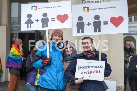  09.02.2019 WARSZAWA<br />PLAC ZBAWICIELA ZNOWU TECZOWY<br />HAPPENING KAMPANII PRZECIW HOMOFOBII<br />N/Z UCZESTNICY WYDARZENIA<br /> 