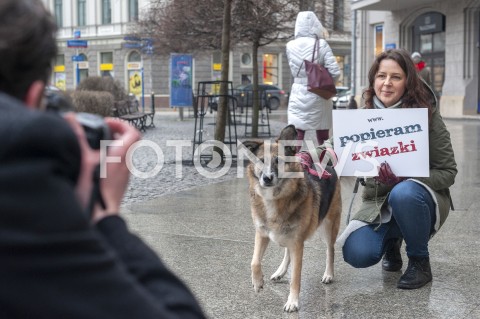  09.02.2019 WARSZAWA<br />PLAC ZBAWICIELA ZNOWU TECZOWY<br />HAPPENING KAMPANII PRZECIW HOMOFOBII<br />N/Z UCZESTNICY WYDARZENIA<br /> 