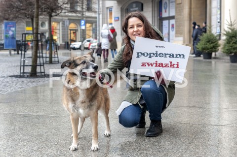  09.02.2019 WARSZAWA<br />PLAC ZBAWICIELA ZNOWU TECZOWY<br />HAPPENING KAMPANII PRZECIW HOMOFOBII<br />N/Z UCZESTNICY WYDARZENIA<br /> 