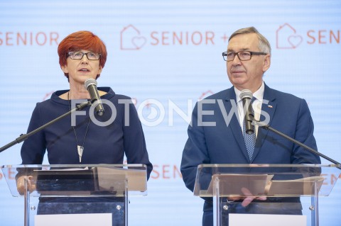  12.02.2019 WARSZAWA<br />KONFERENCJA W MINISTERSTWIE RODZINY PRACY I POLITYKI SPOLECZNEJ NT. DOFINANSOWANIA DOMOW I KLUBOW DLA SENIORA Z RZADOWEGO PROGRAMU SENIOR+<br />N/Z ELZBIETA RAFALSKA STANISLAW SZWED<br /> 