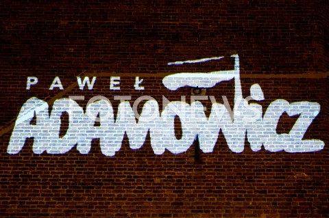  13.02.2019 GDANSK<br />OSTATNIE SWIATELKO DO NIEBA DLA ZAMORDOWANEGO PREZYDENTA GDANSKA PAWLA ADAMOWICZA W GDANSKU<br />N/Z NAPIS PAWEL ADAMOWICZ<br /> 