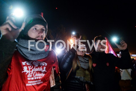  13.02.2019 GDANSK<br />OSTATNIE SWIATELKO DO NIEBA DLA ZAMORDOWANEGO PREZYDENTA GDANSKA PAWLA ADAMOWICZA W GDANSKU<br />N/Z MIESZKANCY GDANSKA PODCZAS SWIATELKA DLA PREZYDENTA ADAMOWICZA<br /> 