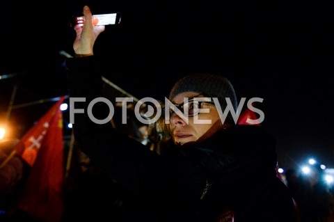  13.02.2019 GDANSK<br />OSTATNIE SWIATELKO DO NIEBA DLA ZAMORDOWANEGO PREZYDENTA GDANSKA PAWLA ADAMOWICZA W GDANSKU<br />N/Z MIESZKANKA GDANSKA PODCZAS SWIATELKA DO NIEBA WZRUSZONA LZY<br /> 