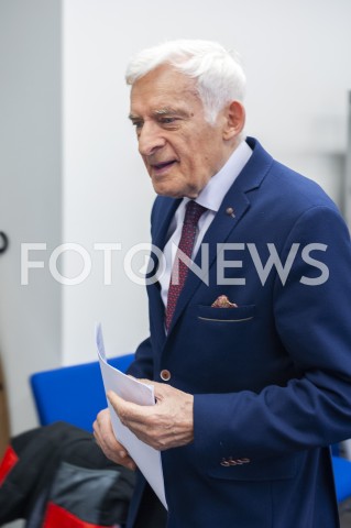  15.02.2019 WARSZAWA<br />
KONFERENCJA JERZEGO BUZKA<br />
PARLAMENT EUROPEJSKI BIURO INFORMACYJNE W POLSCE<br />
N/Z JERZY BUZEK<br />
 
