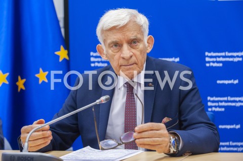  15.02.2019 WARSZAWA<br />
KONFERENCJA JERZEGO BUZKA<br />
PARLAMENT EUROPEJSKI BIURO INFORMACYJNE W POLSCE<br />
N/Z JERZY BUZEK<br />
 