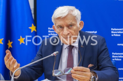  15.02.2019 WARSZAWA<br />
KONFERENCJA JERZEGO BUZKA<br />
PARLAMENT EUROPEJSKI BIURO INFORMACYJNE W POLSCE<br />
N/Z JERZY BUZEK<br />
 