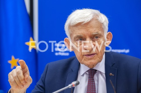  15.02.2019 WARSZAWA<br />
KONFERENCJA JERZEGO BUZKA<br />
PARLAMENT EUROPEJSKI BIURO INFORMACYJNE W POLSCE<br />
N/Z JERZY BUZEK<br />
 