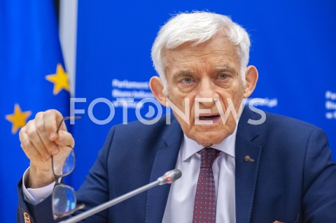  15.02.2019 WARSZAWA<br />
KONFERENCJA JERZEGO BUZKA<br />
PARLAMENT EUROPEJSKI BIURO INFORMACYJNE W POLSCE<br />
N/Z JERZY BUZEK<br />
 