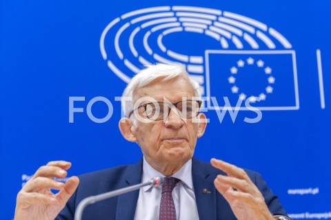  15.02.2019 WARSZAWA<br />
KONFERENCJA JERZEGO BUZKA<br />
PARLAMENT EUROPEJSKI BIURO INFORMACYJNE W POLSCE<br />
N/Z JERZY BUZEK<br />
 