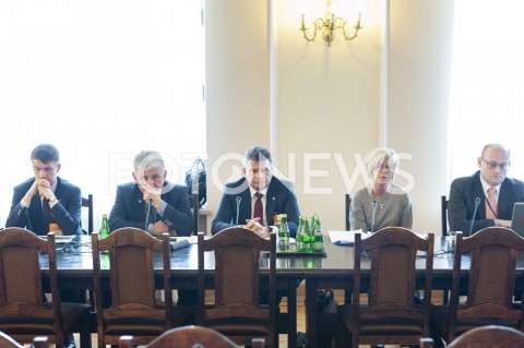  18.02.2019 WARSZAWA SEJM<br />POSIEDZENIE PARLAMENTARNEGO ZESPOLU DO SPRAW REFORMY WYMIARU SPRAWIEDLIWOSCI<br />N/Z ANDRZEJ JACEK KAUCZ DARIUSZ KORNELUK KATARZYNA KWIATKOWSKA JACEK BILEWICZ JAROSLAW ONYSZUK<br /> 