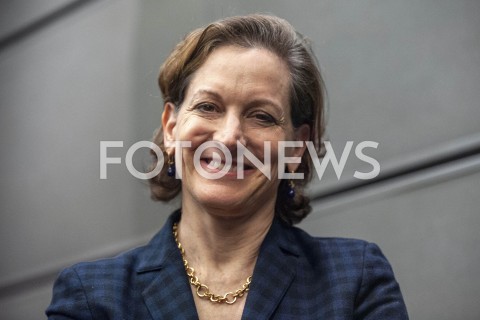  18.02.2019 WARSZAWA<br />
SPOTKANIE Z ANNE APPLEBAUM <br />
POLARYZACJA SPOLECZNA NA PODSTAWIE WYBOROW<br />
N/Z ANNE APPLEBAUM<br />
 