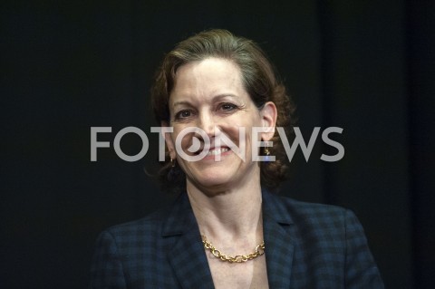  18.02.2019 WARSZAWA<br />
SPOTKANIE Z ANNE APPLEBAUM <br />
POLARYZACJA SPOLECZNA NA PODSTAWIE WYBOROW<br />
N/Z ANNE APPLEBAUM<br />
 